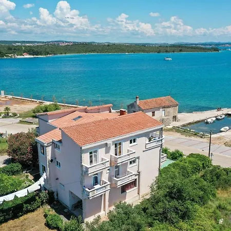 Zara Apartament Pašman